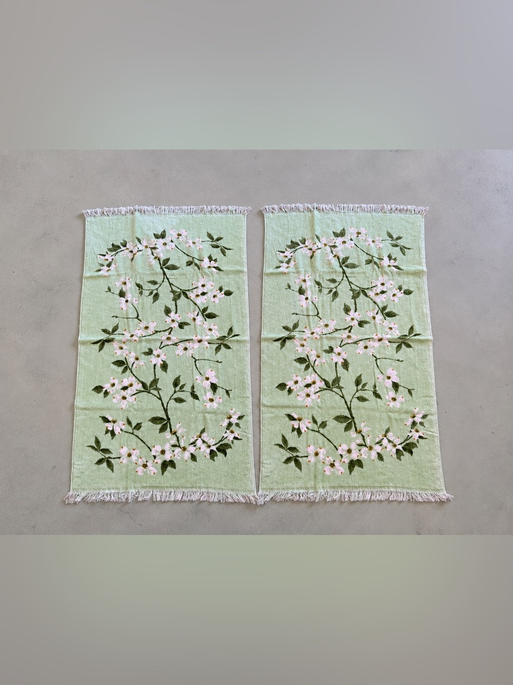 Vintage Tastemaker J.P. Stevens Floral Bath Towels Set of 2 Green Pink Fringe 19